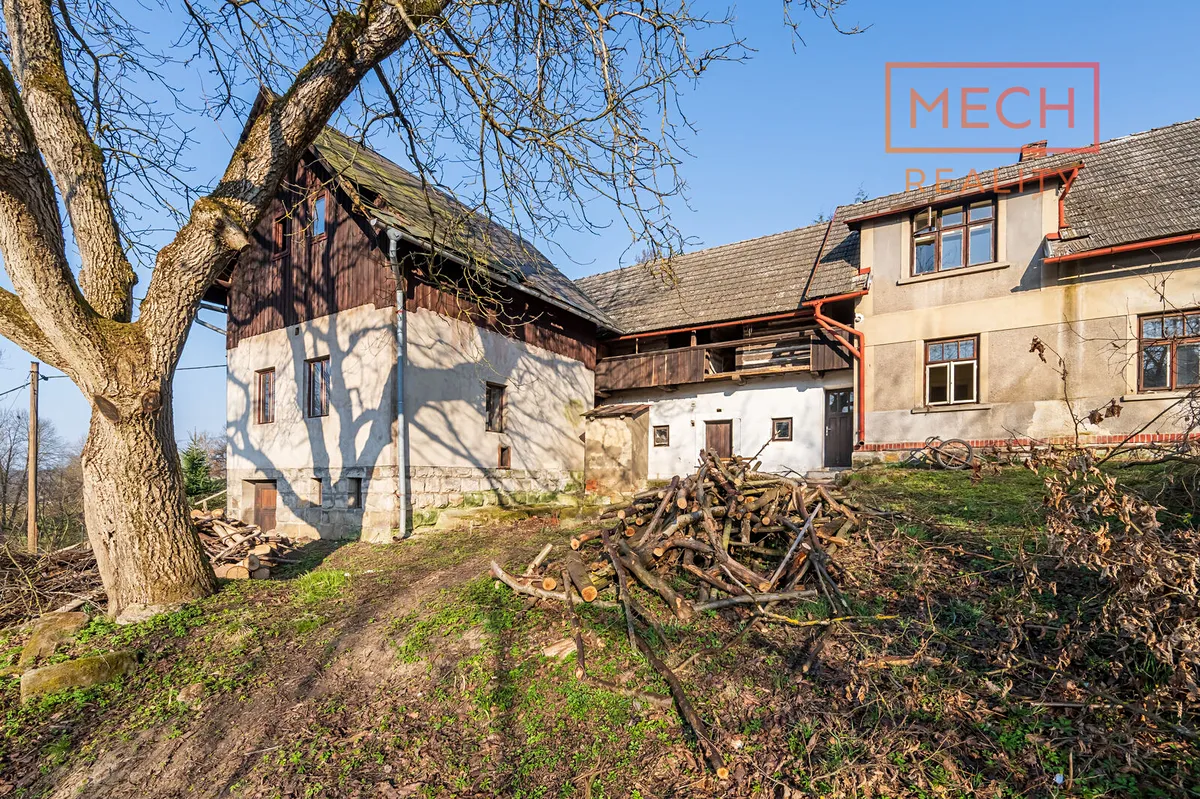 Prodej rodinného domu 286 m², pozemek 9288 m²